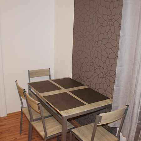 Apartmany Pri Auparku ปิเอชตานี ภายนอก รูปภาพ