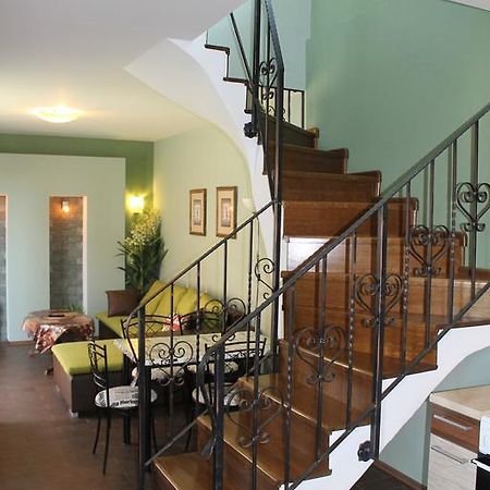 Apartmany Pri Auparku ปิเอชตานี ภายนอก รูปภาพ