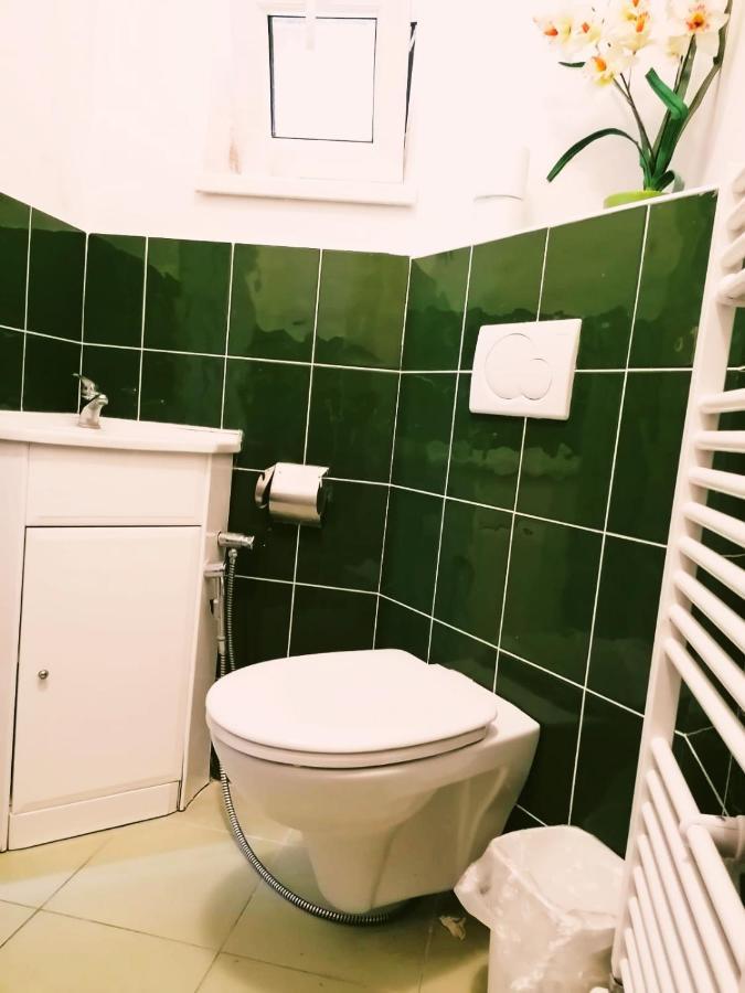 Apartmany Pri Auparku ปิเอชตานี ภายนอก รูปภาพ