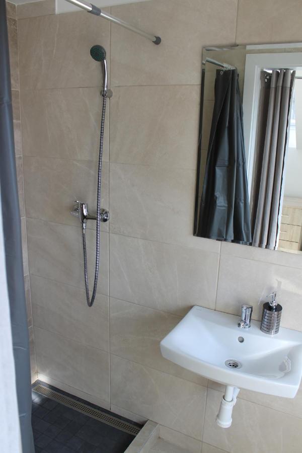Apartmany Pri Auparku ปิเอชตานี ภายนอก รูปภาพ