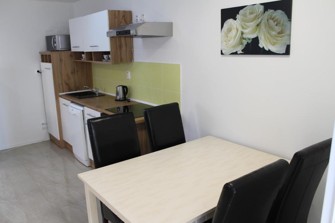 Apartmany Pri Auparku ปิเอชตานี ภายนอก รูปภาพ