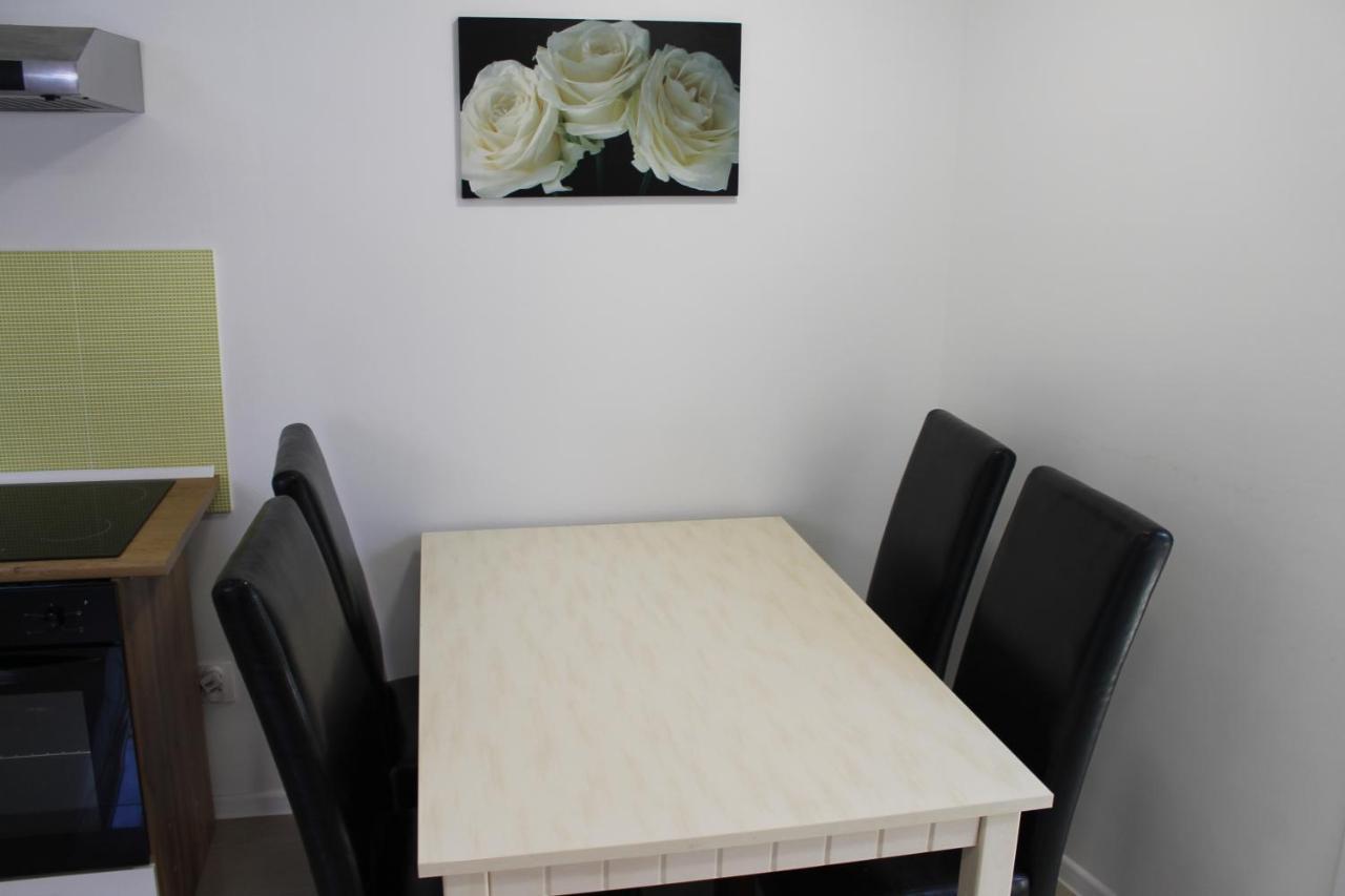 Apartmany Pri Auparku ปิเอชตานี ภายนอก รูปภาพ