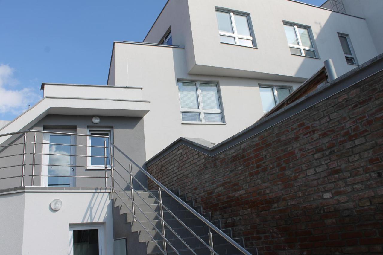 Apartmany Pri Auparku ปิเอชตานี ภายนอก รูปภาพ