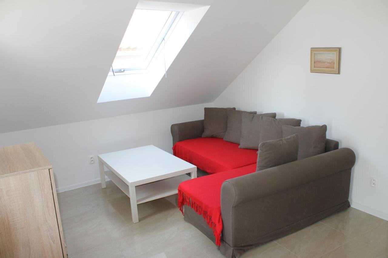 Apartmany Pri Auparku ปิเอชตานี ภายนอก รูปภาพ