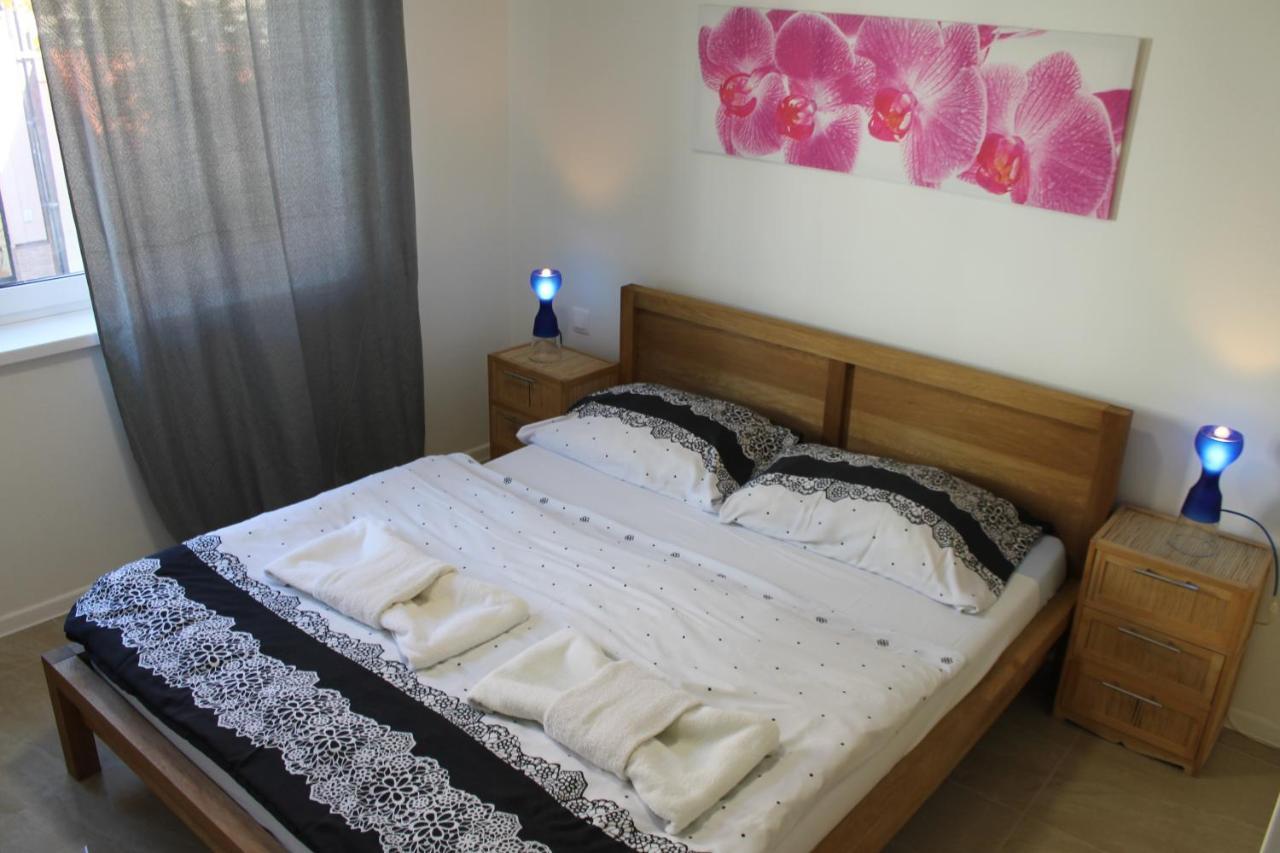 Apartmany Pri Auparku ปิเอชตานี ภายนอก รูปภาพ