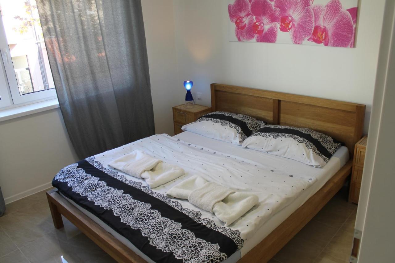 Apartmany Pri Auparku ปิเอชตานี ภายนอก รูปภาพ