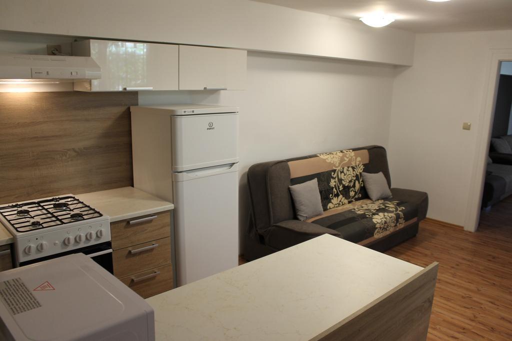 Apartmany Pri Auparku ปิเอชตานี ภายนอก รูปภาพ