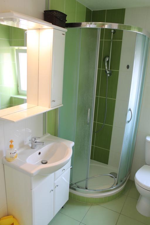 Apartmany Pri Auparku ปิเอชตานี ภายนอก รูปภาพ