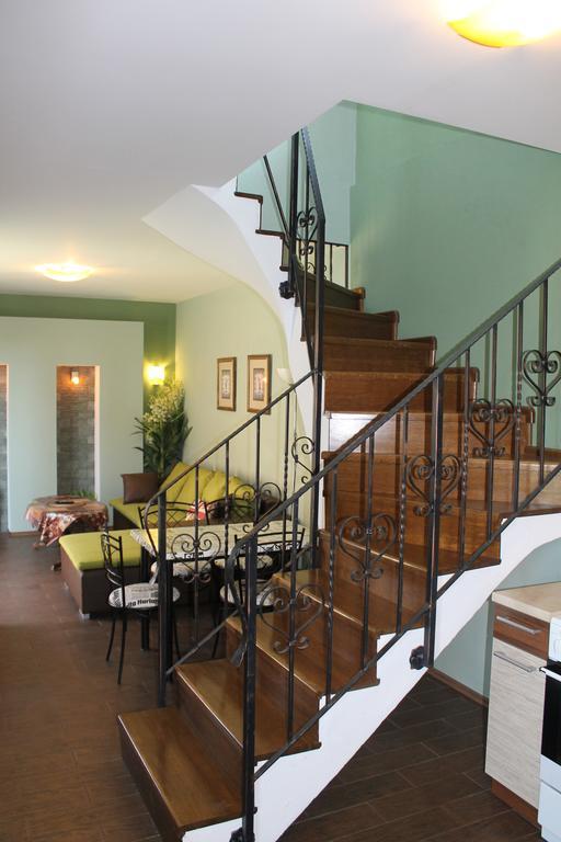 Apartmany Pri Auparku ปิเอชตานี ภายนอก รูปภาพ