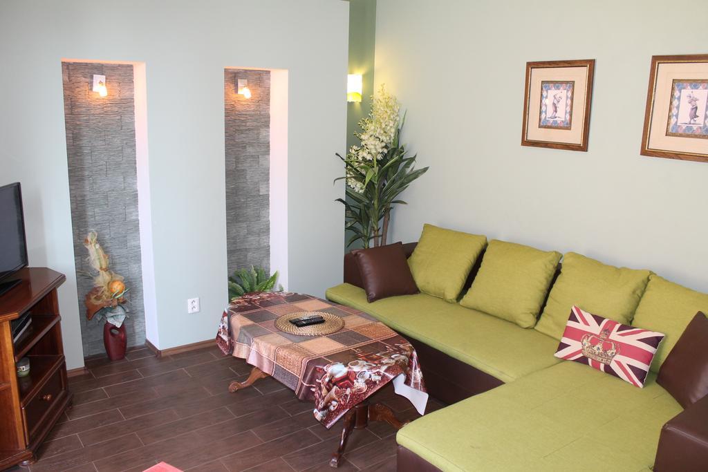 Apartmany Pri Auparku ปิเอชตานี ภายนอก รูปภาพ